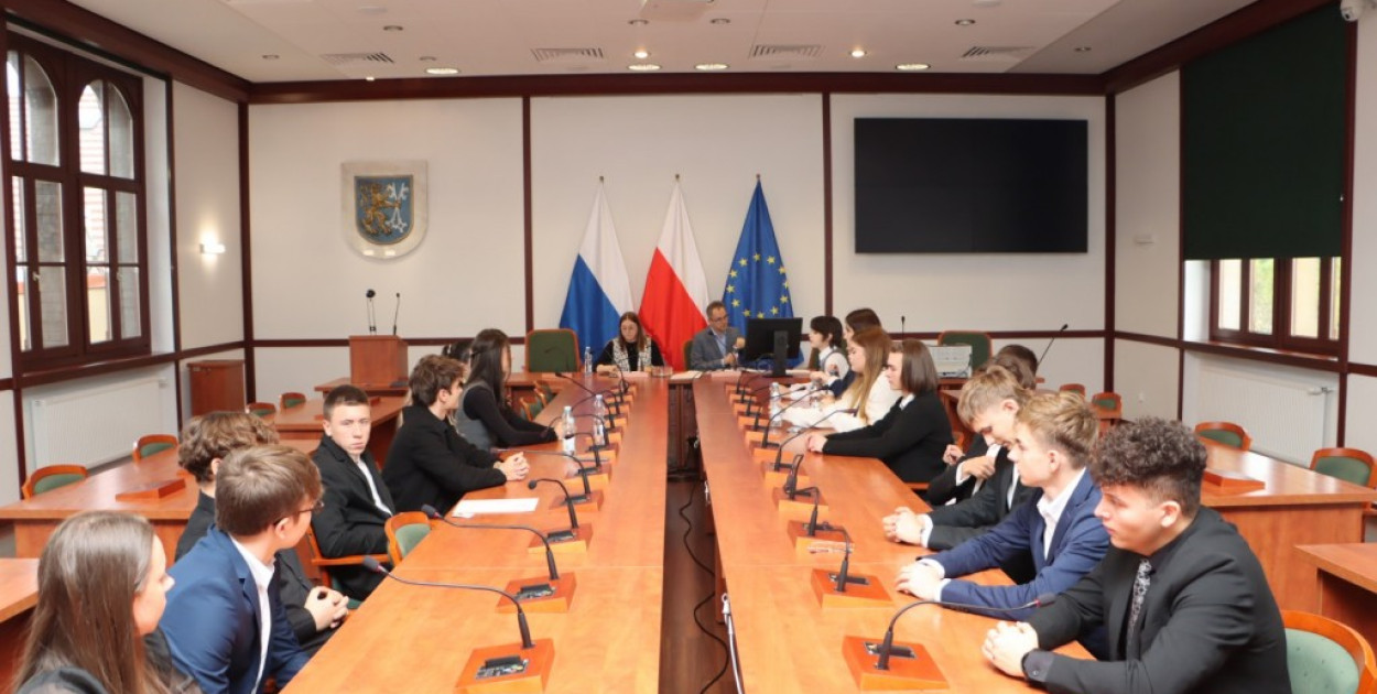 Sesja Młodzieżowej Rady Miejskiej (źródło: UM Legnica)