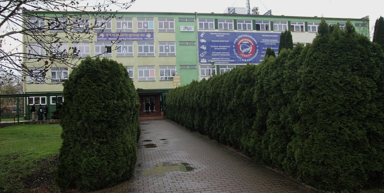 Zespół Szkół Technicznych i Ogólnokształcących (Wojciech Obremski lca.pl)