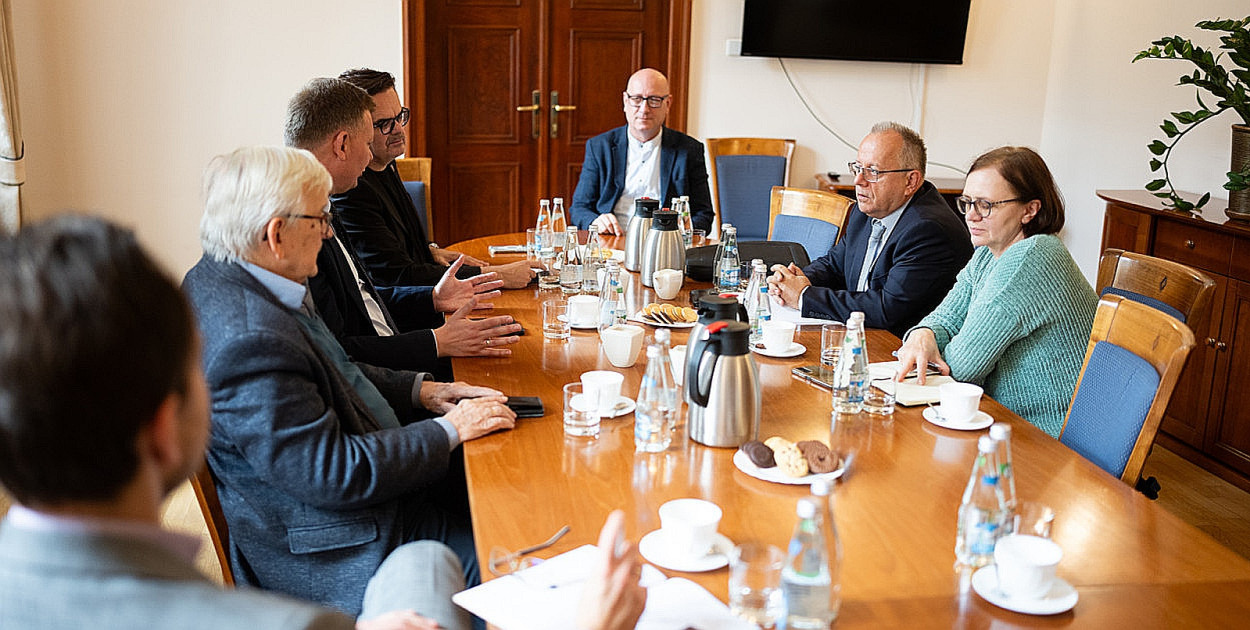 Dyżur dla byłych opozycjonistów (GM)