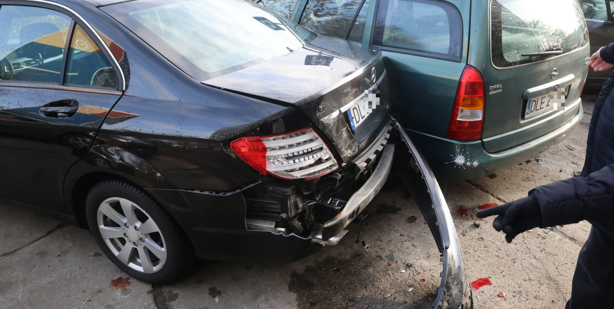 Nocna demolka na parkingu przy Heweliusza (Wojciech Obremski lca.pl)