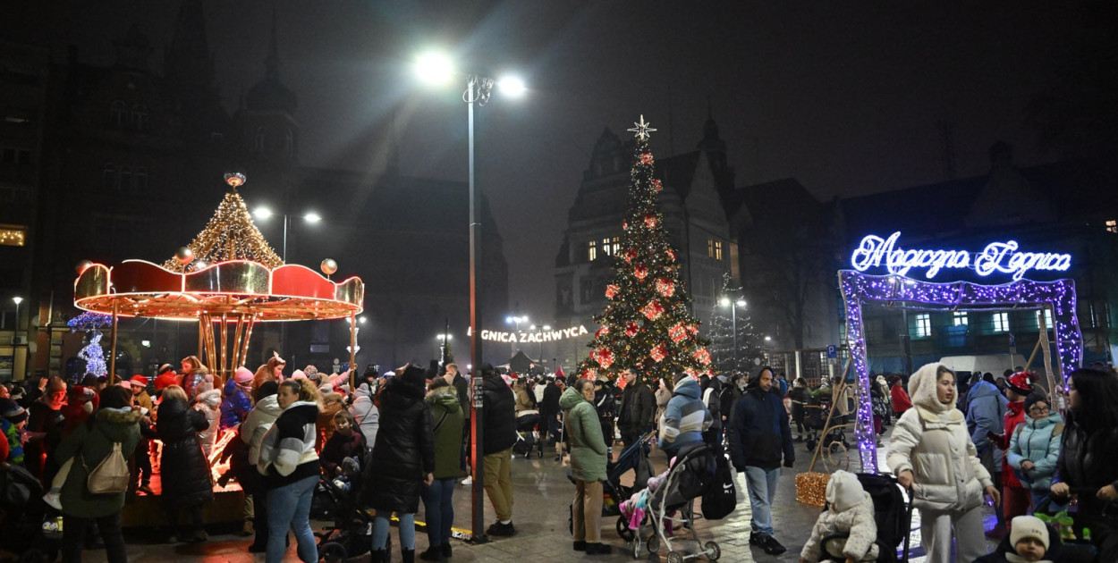 Iluminacje rozświetliły Legnicę (Piotr Florek lca.pl)