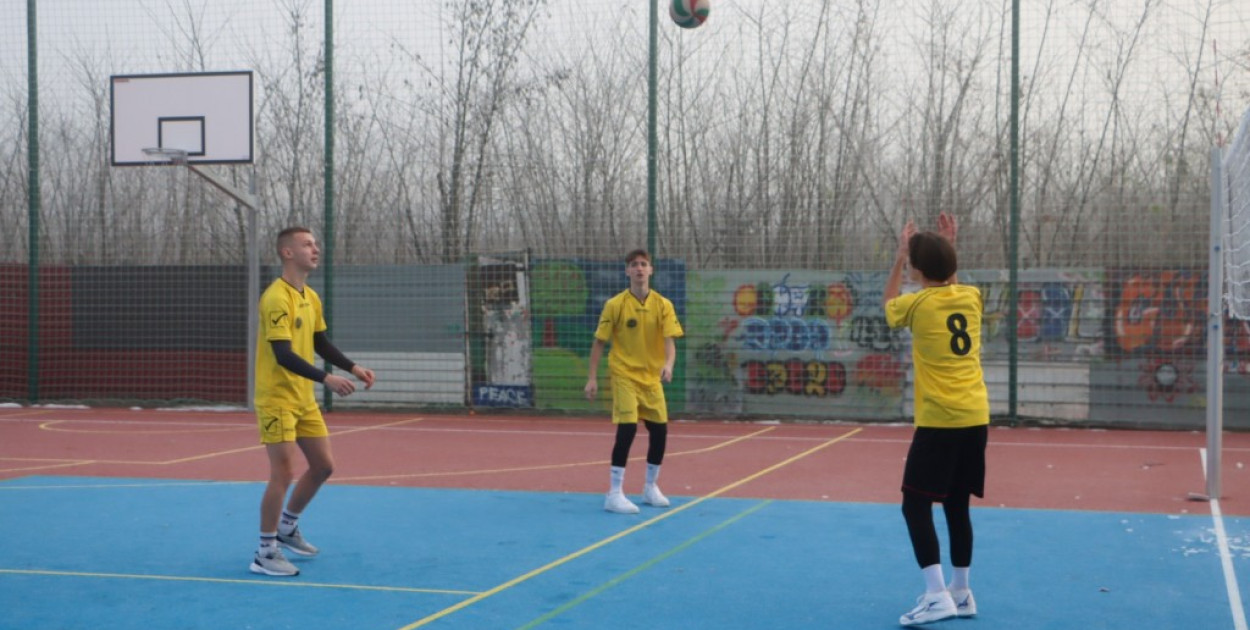 Uczniowie ZSO nr 4 mają nowe boisko (źródło: UM Legnica)