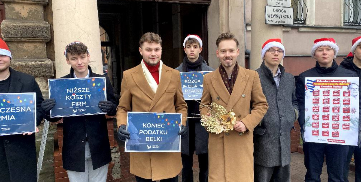 Rózga dla posła Kropiwnickiego (źrodło: Fb. Młodzi dla Wolności)