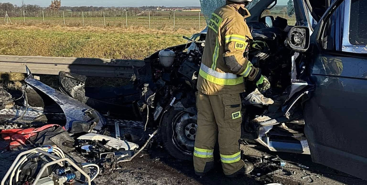 Poważny wypadek na A4. Trasa w kierunku Legnicy całkowicie zablokowana (źródło: Dolnośląskie Alarmowo) 