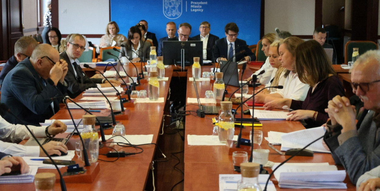 Sesja Rady Miejskiej Legnicy (Wojciech Obremski lca.pl)