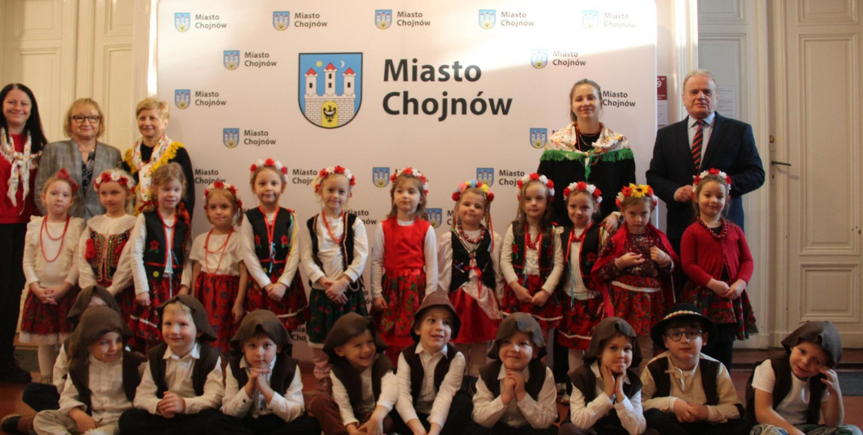 Świąteczna wizyta przedszkolaków w Chojnowie (mat. prasowe)