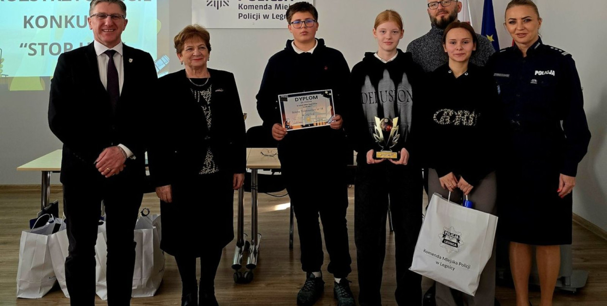 Młodzi filmowcy nagrodzeni w konkursie „Stop hejt” (źródło: KMP Legnica)