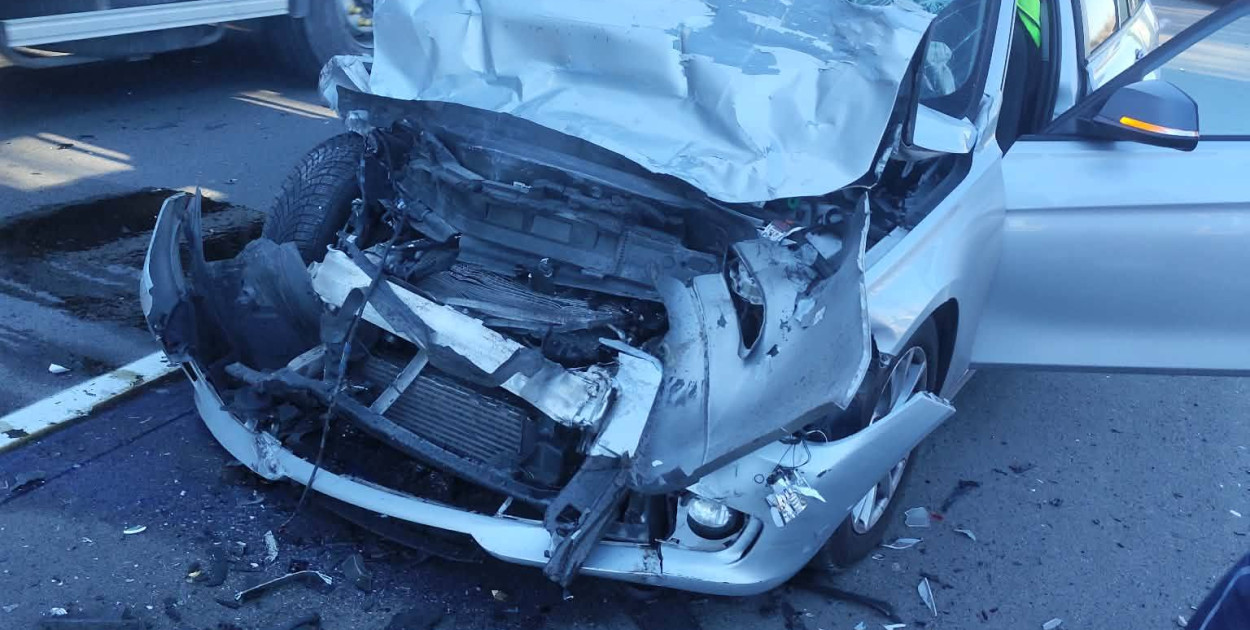 Zderzenie trzech samochodów, dwie kobiety ranne (źróło: Dolnośląskie Alarmowo)