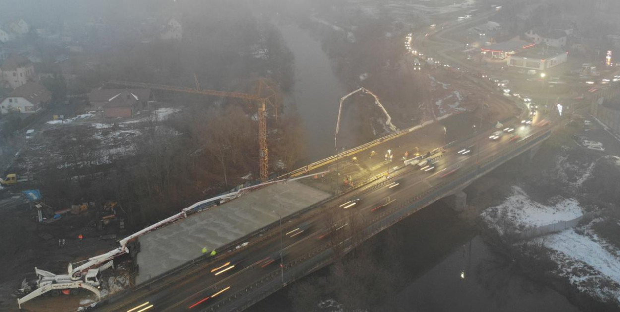 Trwają zaawansowane prace przy budowie dwóch mostów na DK94 w Bolesławcu (źródło: GDDKiA Wrocław)