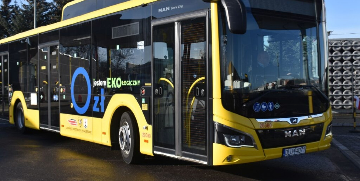 Bezpłatne autobusy (Tomasz Jóźwiak)