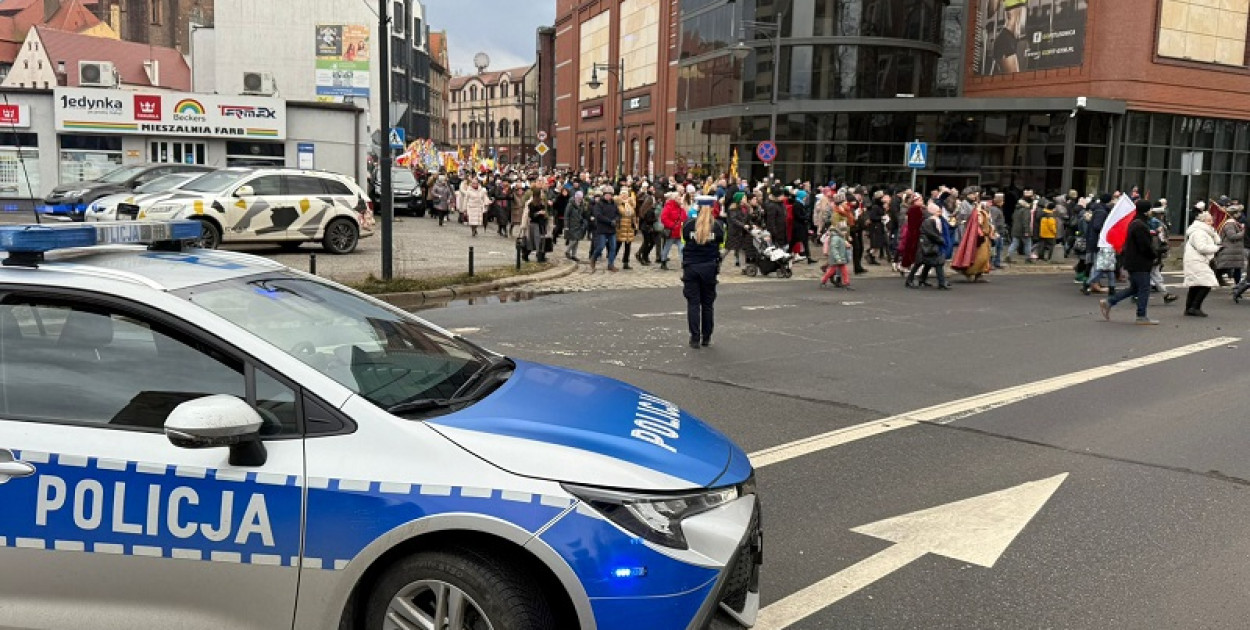 Utrudnienia w ruchu podczas Orszaków Trzech Króli (źródło: KMP Legnica)