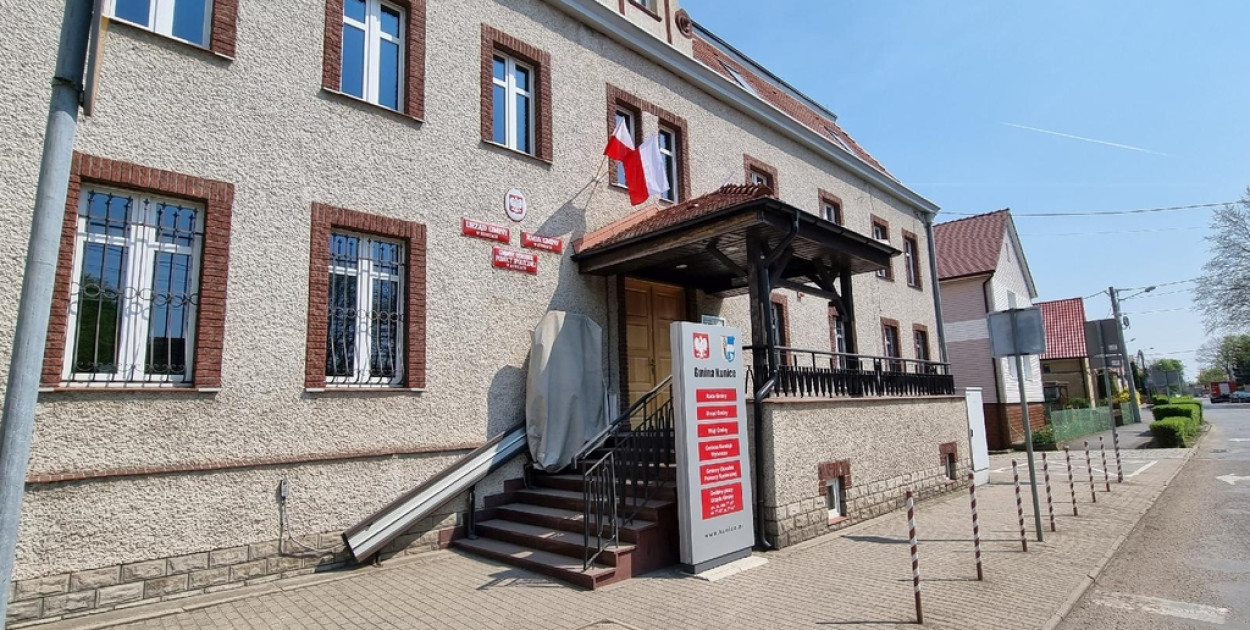 Urząd Gminy w Kunicach (Wojciech Obremski lca.pl)