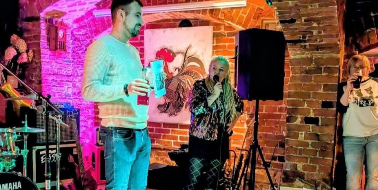 Zagrali na 4 łapy (źródło: Fb. 4 Pokoje)