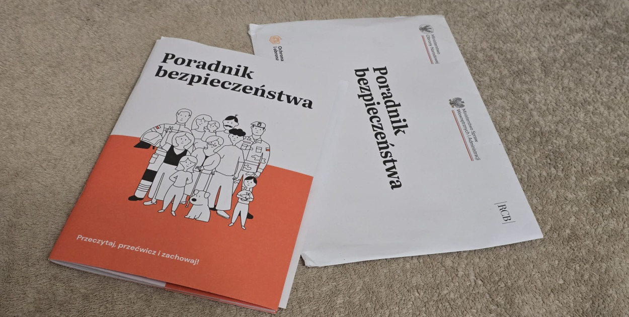 Rządowy poradnik bezpieczeństwa trafia do skrzynek (Piotr Florek lca.pl)