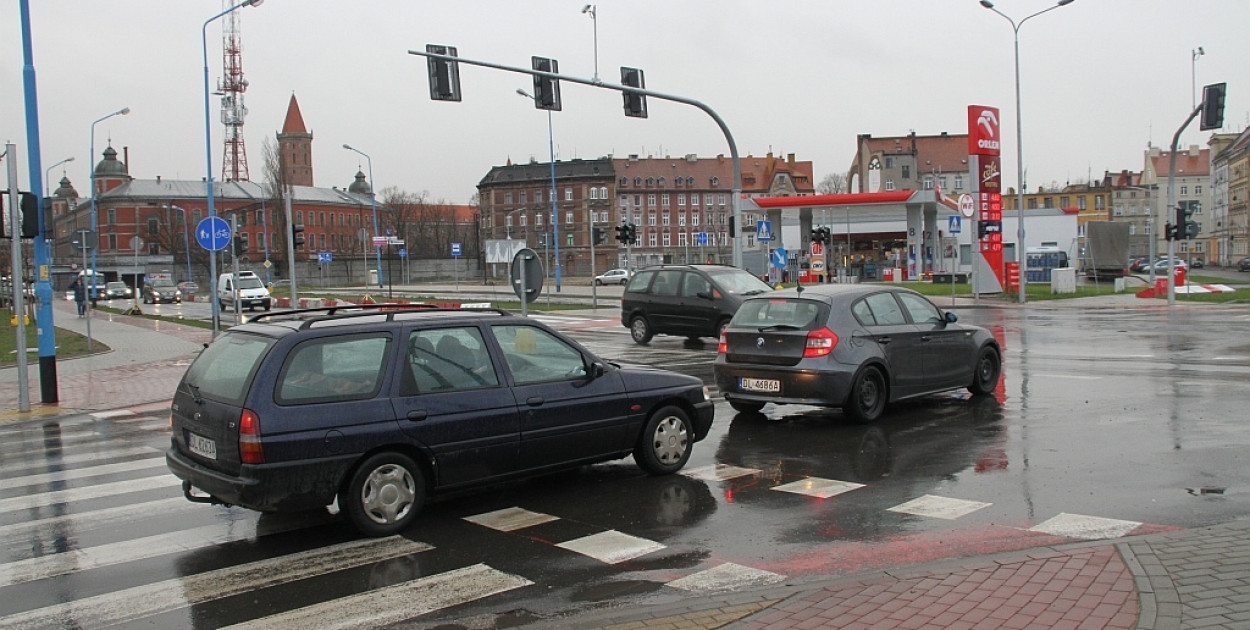 Skrzyżowanie ul. Leszczyńskiej z ul.Ścinawską (Wojciech Ibremski lca.pl)