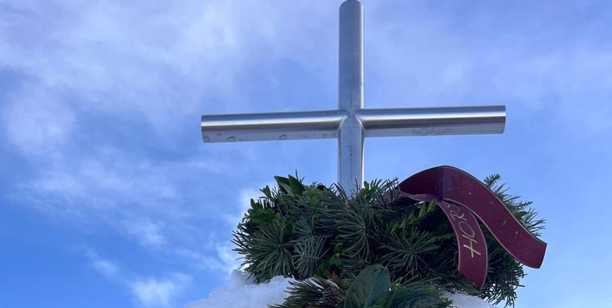 Polscy i czescy ratownicy kolegom, którzy zginęli pod Śnieżką (źródło: GOPR Karkonosze)