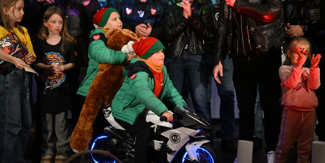 Leo i Jan będą jeździć wylicytowanym motocyklem