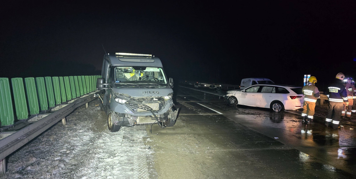 Poślizg za poślizgiem. Groźne zdarzenia na A4 i przy stacji paliw