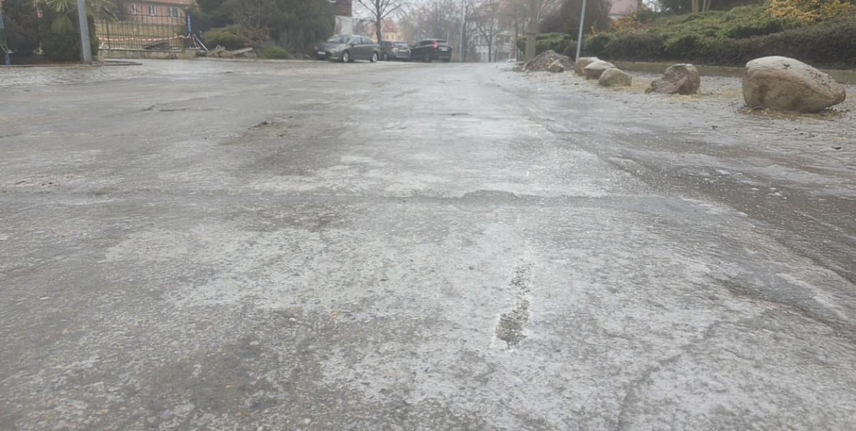 Czarny czwartek na drogach Legnicy i powiatu czyli seria kolizji przez lód