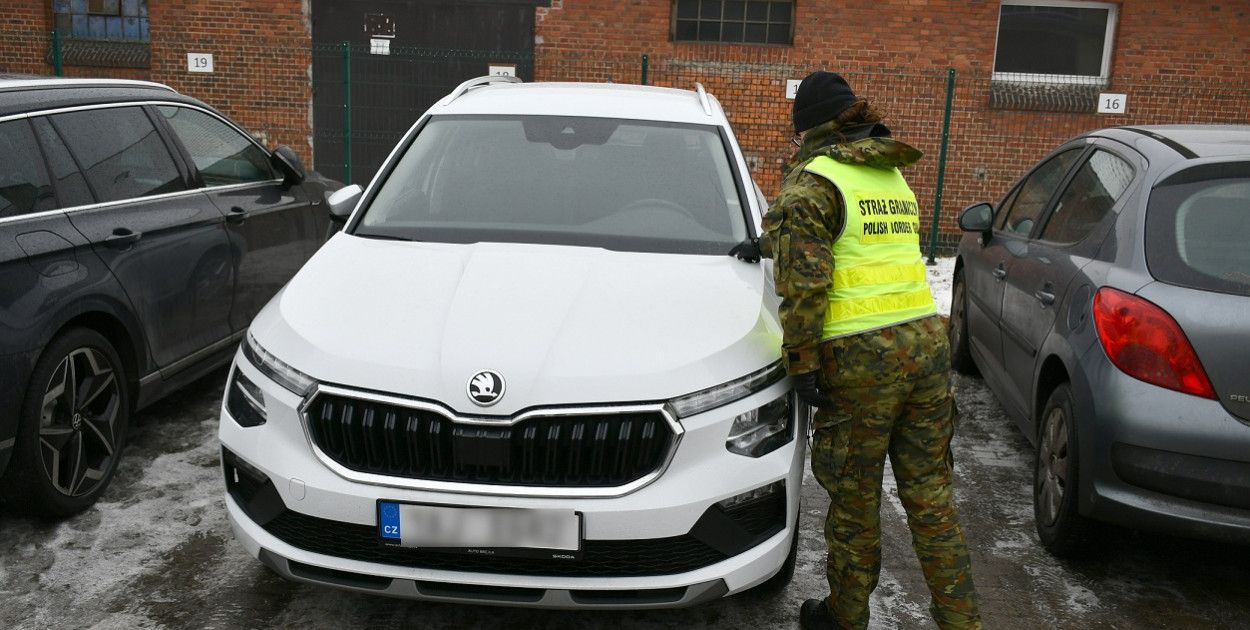 Zatrzymali kierowcę na granicy. Jechał kradzioną Skodą
