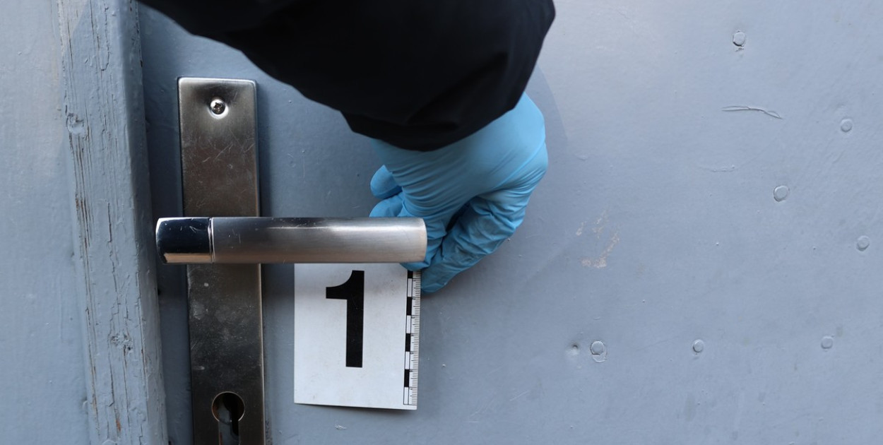 Jechał mimo zakazu, w domu miał łupy z włamania do cukierni