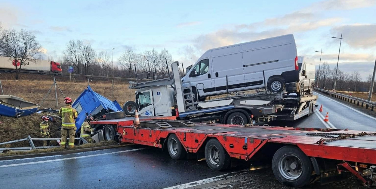 Kolizja ciężarówek na węźle A4 Krzywa. Są utrudnienia