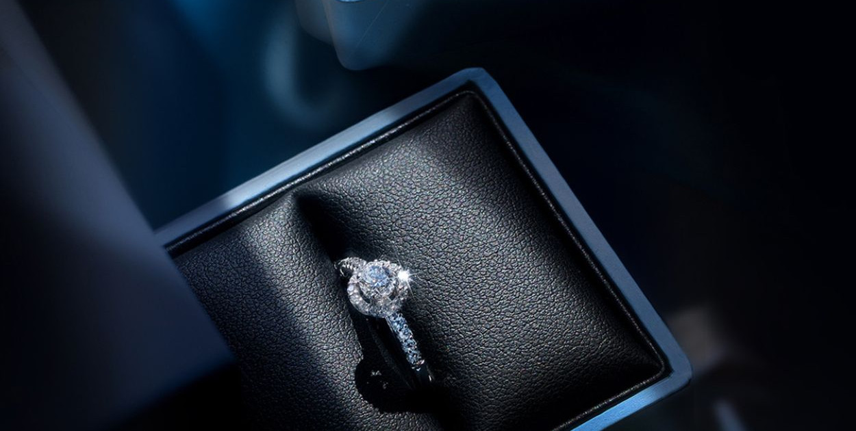 Klasyczne pierścionki zaręczynowe od Aclari - biżuteria