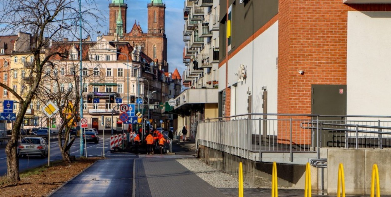 Po zimowej przerwie wróciły prace przy ścieżce łączącej Kopernika z centrum