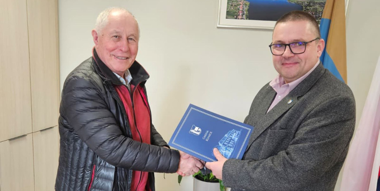 Wójt Krzysztof Błądzińki podpisał umowę na modernizację czterech dróg