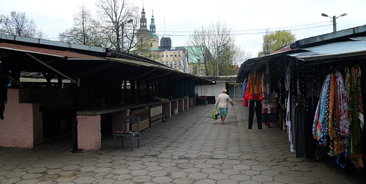 Radna pyta o wyniki odwiertów pod targowiskiem i budowę schronu