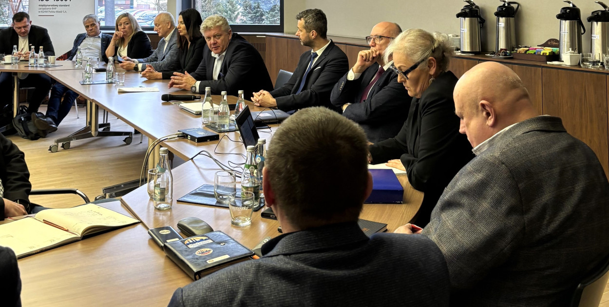 Zarząd KGHM i związki dogadały się w sprawie podwyżek