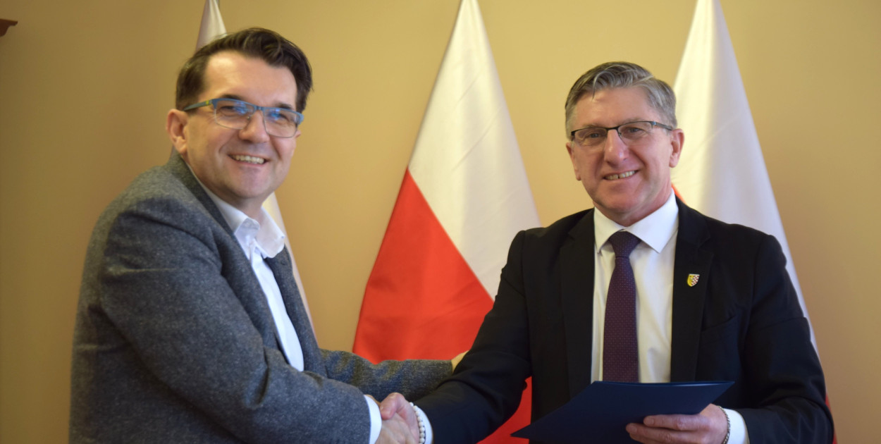 Podpisano umowę na modernizację drogi powiatowej w Groblach