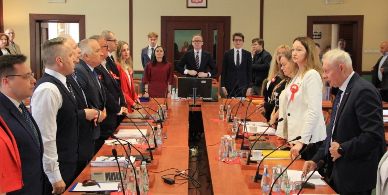 Budżet i prognoza finansowa w porządku piątkowej sesji