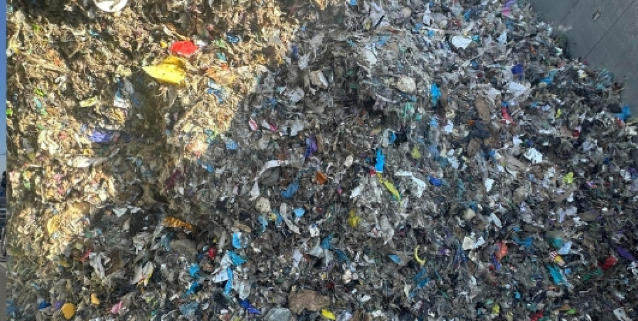 24 tony plastiku zamiast „kamieni i piasku”. KAS zatrzymała transport