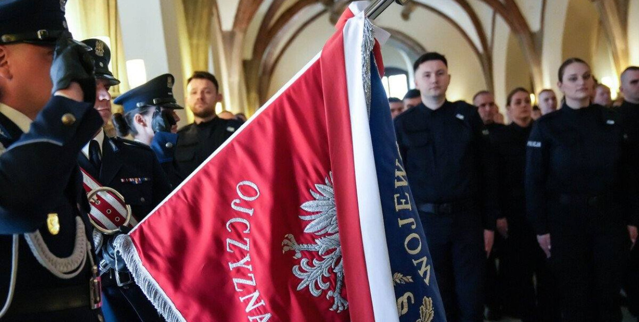 Policyjne szeregi rosną. Dziewięciu funkcjonariuszy zasili komendę