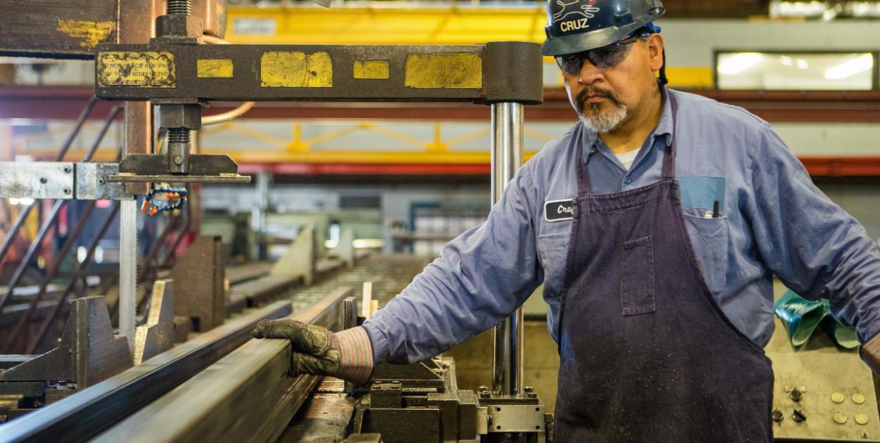 Sposoby na ograniczenie wysiłku fizycznego pracowników podczas przenoszenia ładunk