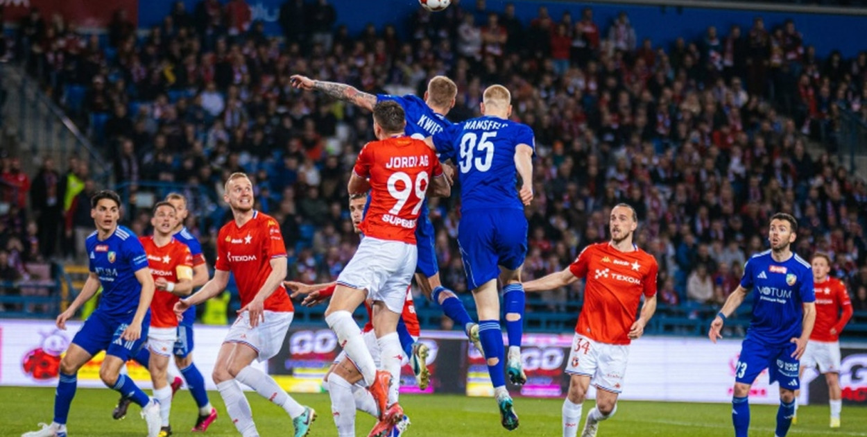 Gorzkie pożegnanie z punktami pod Wawelem. Miedź wypuściła zwycięstwo