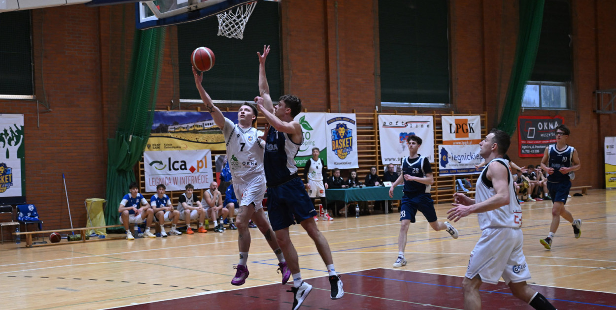 KS Basket Legnica z wysokim zwycięstwem na Piekarach