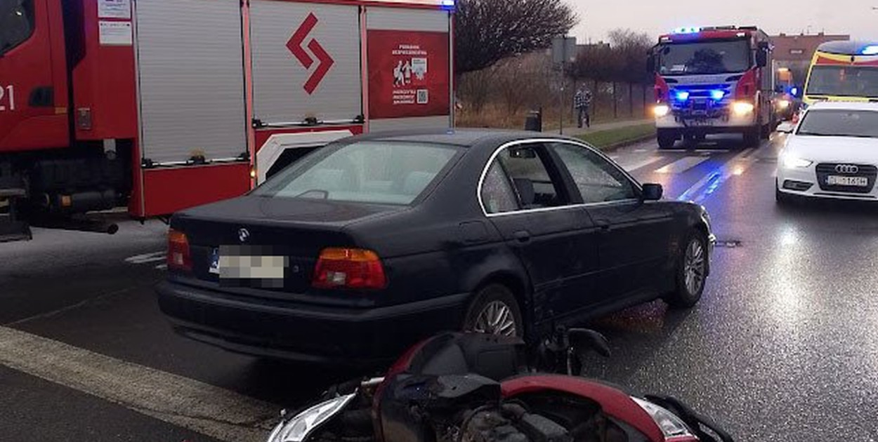 Poranny dramat na skrzyżowaniu. Dwie osoby w szpitalu