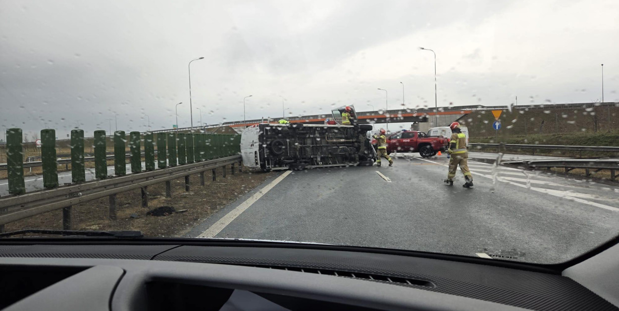 W drodze na szkolenie natrafili na wypadek i zajęli się poszkodowanymi