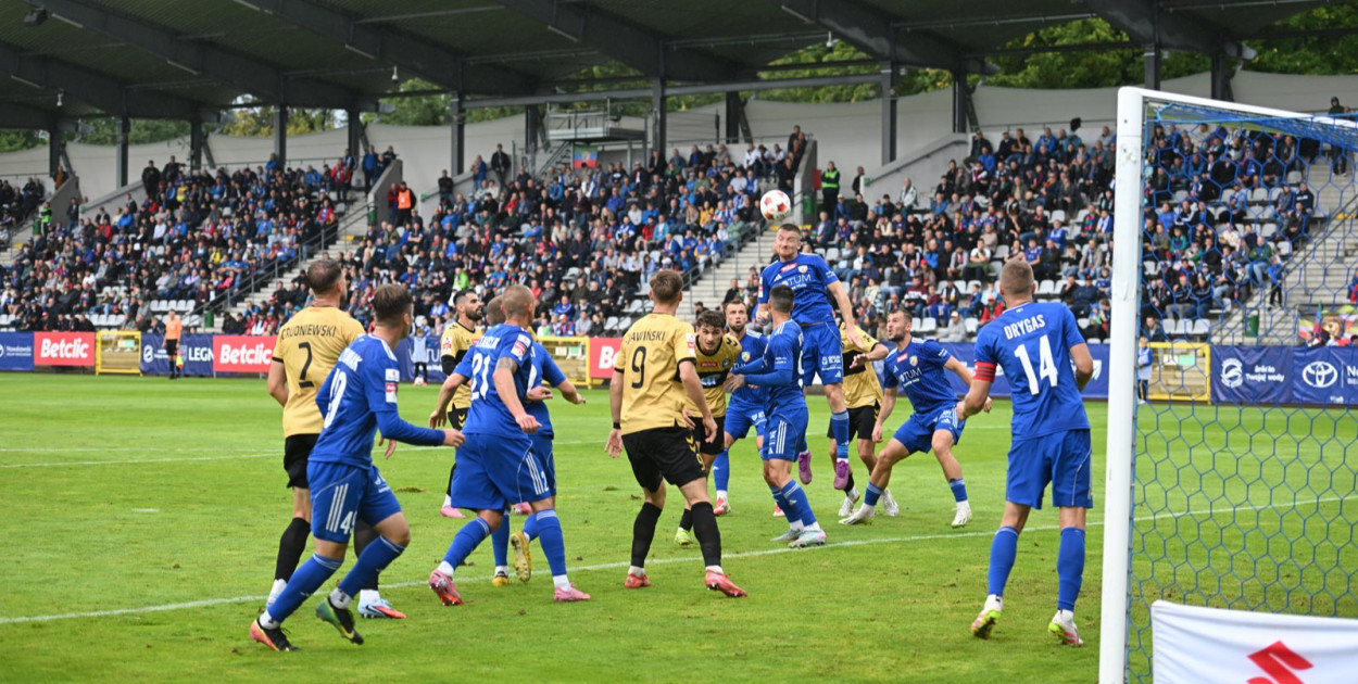 Ostatni mecz przed przerwą. Miedź zagra z Polonią Warszawa