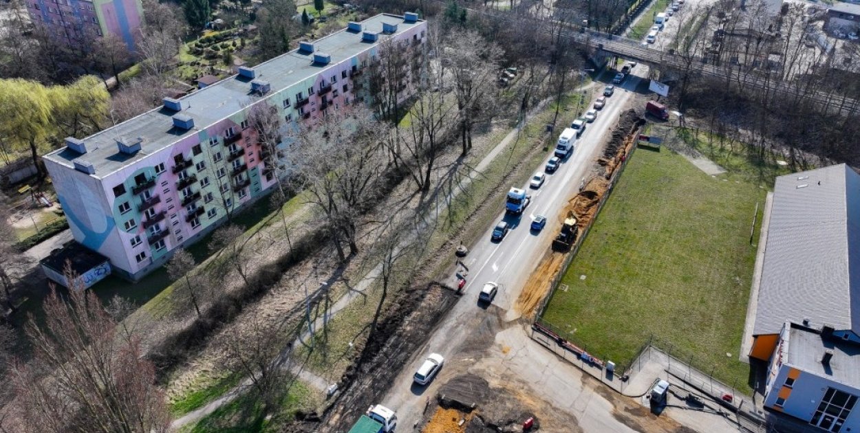 Ul. Poznańska zmienia się z dnia na dzień, prace nabierają tempa
