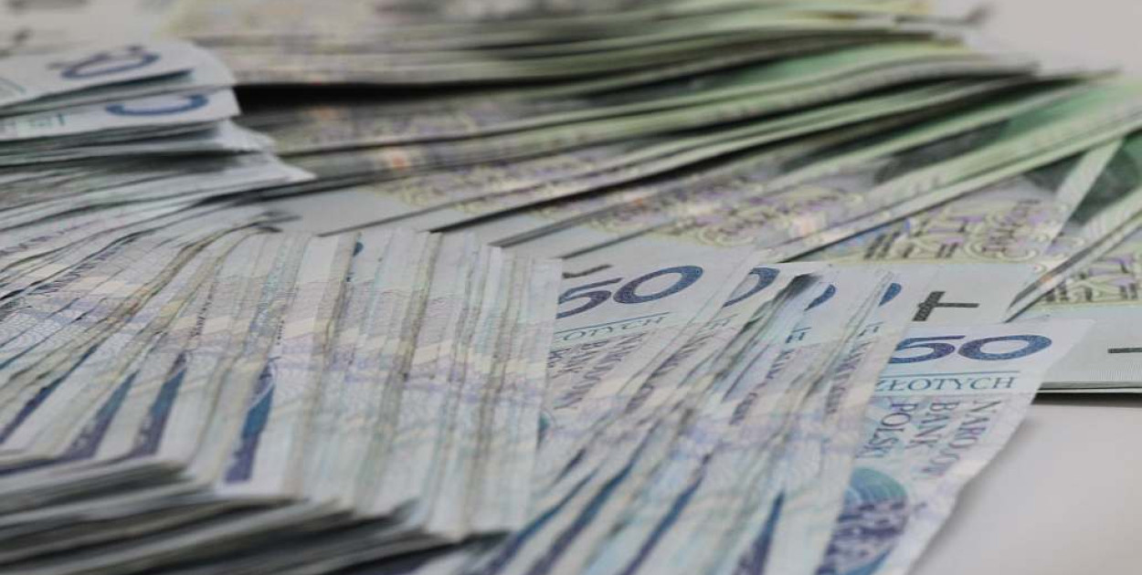 Uwierzył w inwestycję reklamowaną w sieci i stracił ponad 300 tys. zł