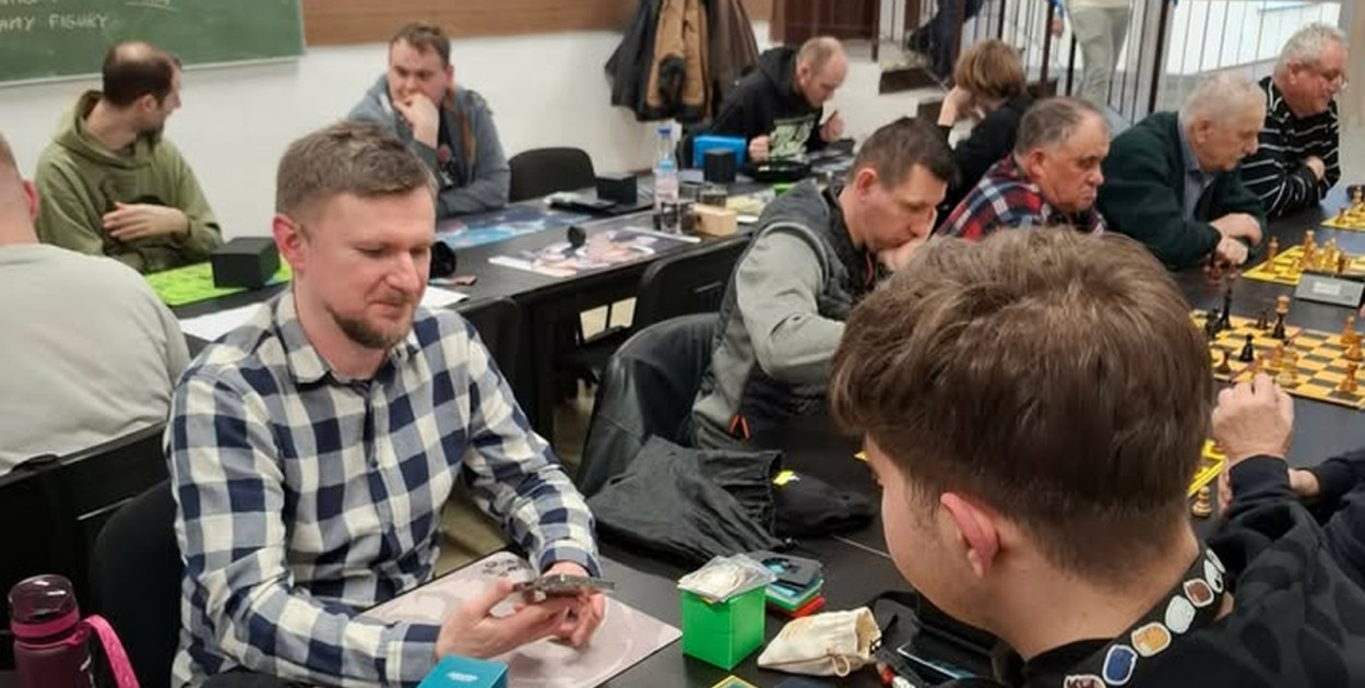 Karciane emocje w legnickim Atrium. Paweł Ropella nie dał szans rywalom