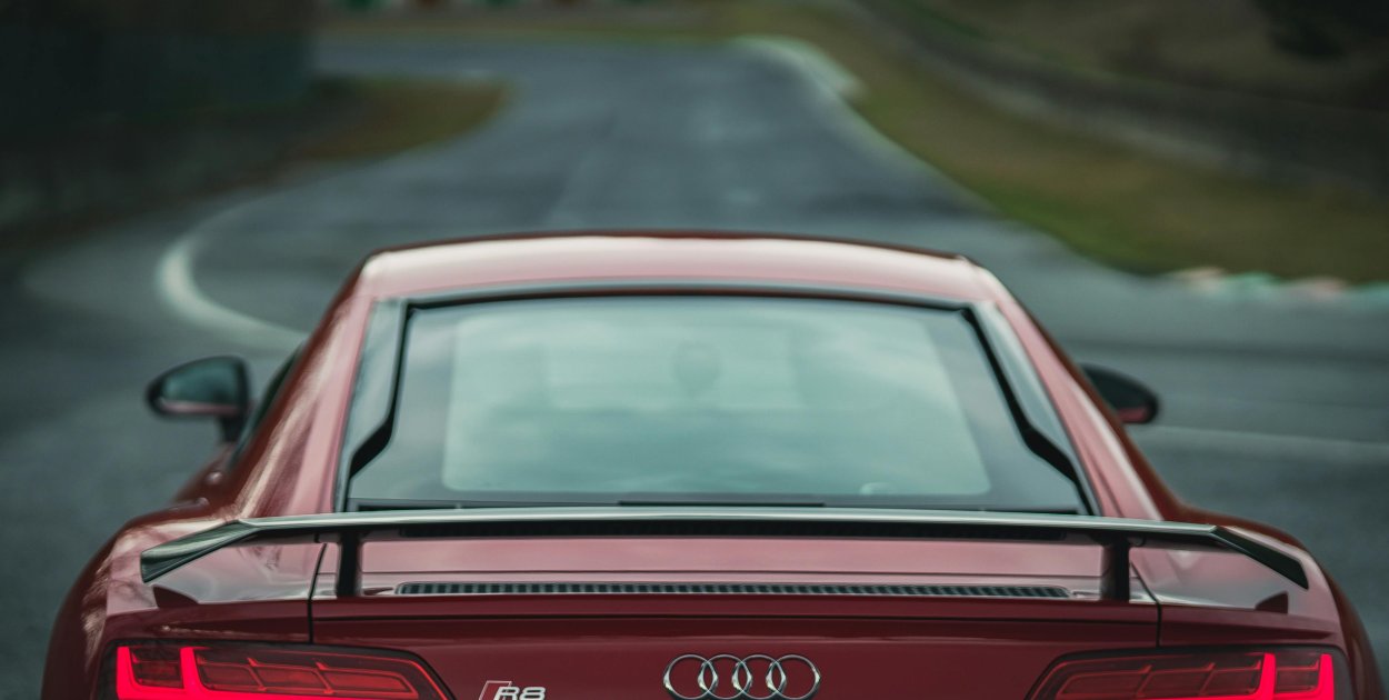 Import aut z USA – jakie koszty trzeba uwzględnić przed podjęciem decyzji?