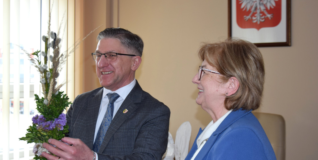 Pracownice starostwa tradycyjnie przygotowały palmy wielkanocne