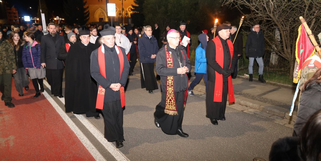 Setki legniczan na ulicach miasta. Wyjątkowa Droga Krzyżowa