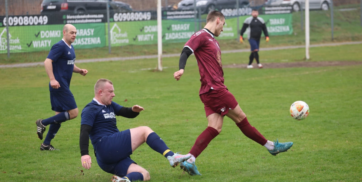 Piłkarskie niższe ligi: wyniki niedzielnych spotkań
