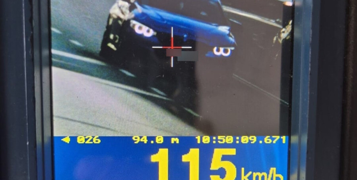 Gnał swoją beemką 115 km/h ulicą Piastowską. Stracił prawo jazdy
