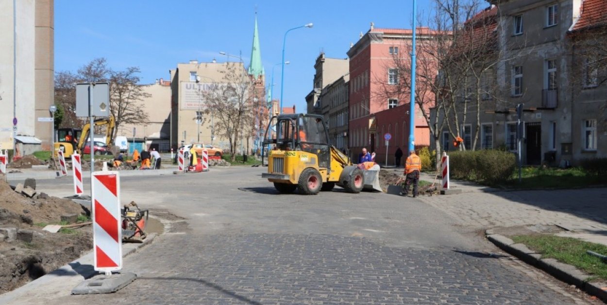 Kolejne prace na Powstańców Śląskich. Zbliża się układanie asfaltu